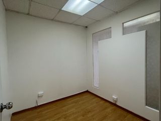 Foto 10 de Espaciosa oficina en renta - 6to piso Av. Colón