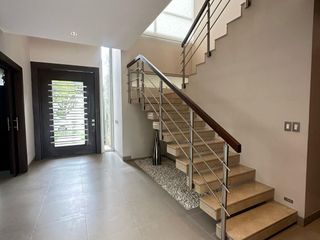 Foto 2 de En venta lujosa casa al lago en Arrecife, Isla Mocoli, Via Samborondon