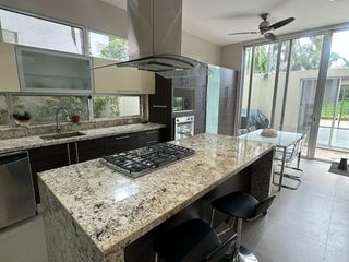Foto 3 de En venta lujosa casa al lago en Arrecife, Isla Mocoli, Via Samborondon