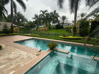 Foto 4 de En venta lujosa casa al lago en Arrecife, Isla Mocoli, Via Samborondon
