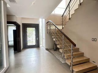 Foto 5 de En venta lujosa casa al lago en Arrecife, Isla Mocoli, Via Samborondon