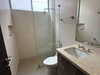Foto 11 de En venta lujosa casa al lago en Arrecife, Isla Mocoli, Via Samborondon