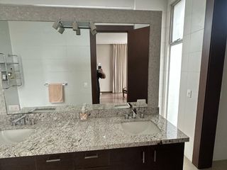 Foto 14 de En venta lujosa casa al lago en Arrecife, Isla Mocoli, Via Samborondon