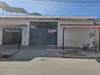 Foto 4 de casa con terreno de venta en manta sector centro