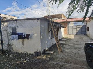 Foto 3 de casa con terreno de venta en manta sector centro
