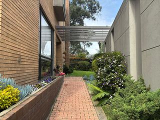Foto 3 de Exclusividad y naturaleza: casa de lujo con jardín interior y cancha de tenis