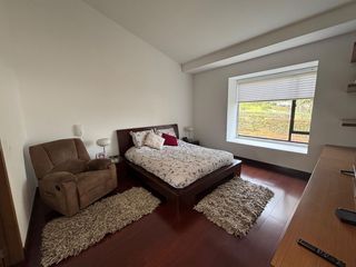 Foto 14 de Exclusividad y naturaleza: casa de lujo con jardín interior y cancha de tenis