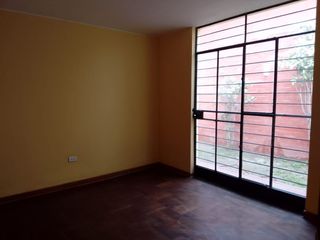 Foto 3 de SE ALQUILA CASA 200 MTS2 COMO VIVIENDA /OFICINA URBANIZACION LA CALERA SURQUILLO