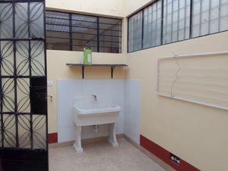 Foto 5 de SE ALQUILA CASA 200 MTS2 COMO VIVIENDA /OFICINA URBANIZACION LA CALERA SURQUILLO