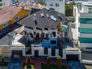 Foto 2 de Casa en Venta en Altos de la Granda Centeno – Exclusiva, Amplia y con Piscina