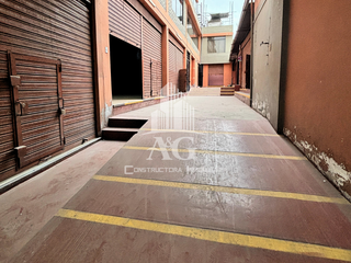 Foto 1 de EN VENTA CASA DE 2 PISOS DE 383.33 MT EN PLENA AVENIDA   MARISCAL CASTILLA, MIRAFLORES, ZONA COMERCIAL Y ESTRATEGICA, CON 15 TIENDAS COMERCIALES Y DPT