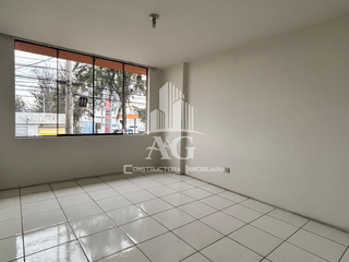 Foto 5 de EN VENTA CASA DE 2 PISOS DE 383.33 MT EN PLENA AVENIDA   MARISCAL CASTILLA, MIRAFLORES, ZONA COMERCIAL Y ESTRATEGICA, CON 15 TIENDAS COMERCIALES Y DPT