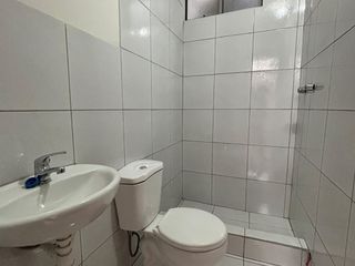 Foto 9 de EN VENTA CASA DE 2 PISOS DE 383.33 MT EN PLENA AVENIDA   MARISCAL CASTILLA, MIRAFLORES, ZONA COMERCIAL Y ESTRATEGICA, CON 15 TIENDAS COMERCIALES Y DPT
