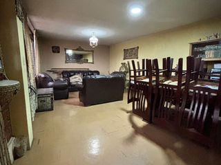 Foto 12 de EN VENTA CASA DE 2 PISOS DE 383.33 MT EN PLENA AVENIDA   MARISCAL CASTILLA, MIRAFLORES, ZONA COMERCIAL Y ESTRATEGICA, CON 15 TIENDAS COMERCIALES Y DPT