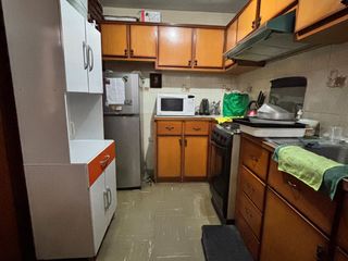 Foto 13 de EN VENTA CASA DE 2 PISOS DE 383.33 MT EN PLENA AVENIDA   MARISCAL CASTILLA, MIRAFLORES, ZONA COMERCIAL Y ESTRATEGICA, CON 15 TIENDAS COMERCIALES Y DPT