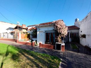 Foto 1 de Castelar Norte - Venta - Casa 4 Ambientes