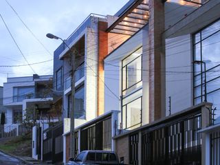 Foto 1 de CASA DE 3 HABITACIONES, EN VENTA, CERCA DEL COLEGIO EUGENIO ESPEJO, A 3 CUADRAS DE LA AV., CERCA DE CENTROS COMERCIALES, PARQUES Y DEMAS