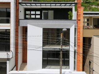Foto 3 de CASA DE 3 HABITACIONES, EN VENTA, CERCA DEL COLEGIO EUGENIO ESPEJO, A 3 CUADRAS DE LA AV., CERCA DE CENTROS COMERCIALES, PARQUES Y DEMAS