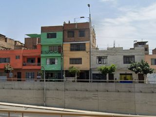 Foto 3 de Venta de Casa de 2 pisos como terreno  $ 210,000 dólares (NEGOCIABLE)