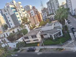 Foto 3 de Flat en Miraflores con excelente ubicación, muy cerca al Mar.