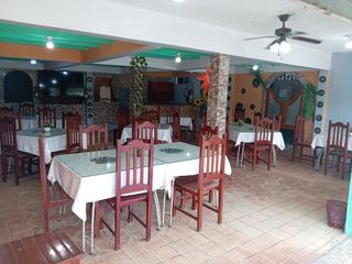 Foto 3 de Vendo Hotel de 1945,5m2 con piscinas  en Misahualli en el Napo esta en operación