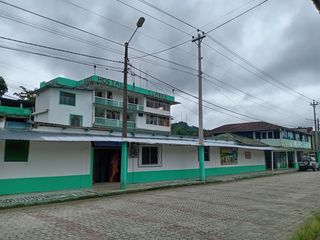 Foto 5 de Vendo Hotel de 1945,5m2 con piscinas  en Misahualli en el Napo esta en operación