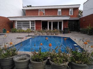 Foto 1 de Casa en alquiler - Remodelada, amplia y excelente distribución