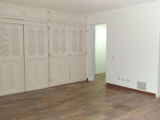 Foto 4 de Casa en alquiler - Remodelada, amplia y excelente distribución