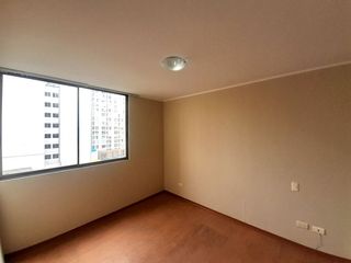 Foto 8 de SE VENDE ACOGEDOR DEPARTAMENTO EN URB. SANTA BEATRIZ