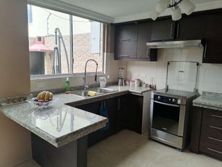 Foto 4 de CASA EN RENTA  AMOBLADA TRES PISOS POMASQUI