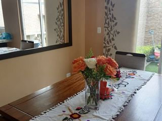 Foto 2 de CASA EN RENTA  AMOBLADA TRES PISOS POMASQUI