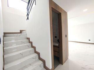 Foto 23 de EN LA CIUDAD DE LOJA, SE VENDE CASA DE 4 HABITACIONES, CERCA AL COLEGIO EUGENIO ESPEJO A 4 MINUTOS DEL TERMINAL TERRESTRE