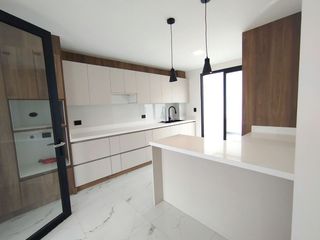 Foto 10 de EN LA CIUDAD DE LOJA, SE VENDE CASA DE 4 HABITACIONES, CERCA AL COLEGIO EUGENIO ESPEJO A 4 MINUTOS DEL TERMINAL TERRESTRE