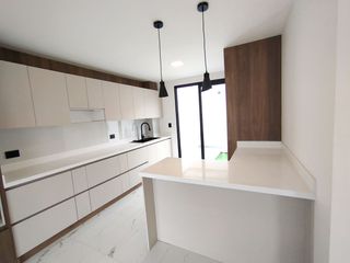 Foto 11 de EN LA CIUDAD DE LOJA, SE VENDE CASA DE 4 HABITACIONES, CERCA AL COLEGIO EUGENIO ESPEJO A 4 MINUTOS DEL TERMINAL TERRESTRE