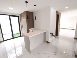 Foto 12 de EN LA CIUDAD DE LOJA, SE VENDE CASA DE 4 HABITACIONES, CERCA AL COLEGIO EUGENIO ESPEJO A 4 MINUTOS DEL TERMINAL TERRESTRE