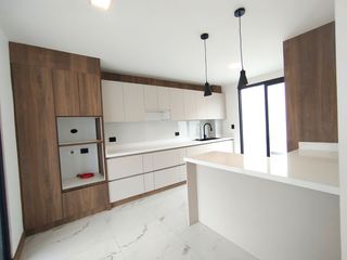 Foto 16 de EN LA CIUDAD DE LOJA, SE VENDE CASA DE 4 HABITACIONES, CERCA AL COLEGIO EUGENIO ESPEJO A 4 MINUTOS DEL TERMINAL TERRESTRE