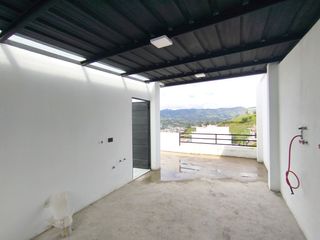 Foto 46 de EN LA CIUDAD DE LOJA, SE VENDE CASA DE 4 HABITACIONES, CERCA AL COLEGIO EUGENIO ESPEJO A 4 MINUTOS DEL TERMINAL TERRESTRE