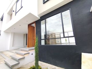 Foto 2 de EN LA CIUDAD DE LOJA, SE VENDE CASA DE 4 HABITACIONES, CERCA AL COLEGIO EUGENIO ESPEJO A 4 MINUTOS DEL TERMINAL TERRESTRE