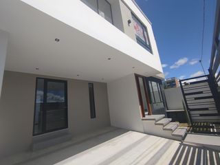 Foto 4 de EN LA CIUDAD DE LOJA, SE VENDE CASA DE 4 HABITACIONES, CERCA AL COLEGIO EUGENIO ESPEJO A 4 MINUTOS DEL TERMINAL TERRESTRE