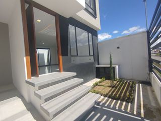 Foto 3 de EN LA CIUDAD DE LOJA, SE VENDE CASA DE 4 HABITACIONES, CERCA AL COLEGIO EUGENIO ESPEJO A 4 MINUTOS DEL TERMINAL TERRESTRE