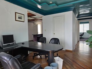 Foto 2 de Renta Oficina Amoblada en Quito Sector Naciones Unidas, Edificio El Tempo, 120m², $700 mensuales incluido alícuota