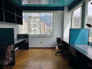 Foto 3 de Renta Oficina Amoblada en Quito Sector Naciones Unidas, Edificio El Tempo, 120m², $700 mensuales incluido alícuota