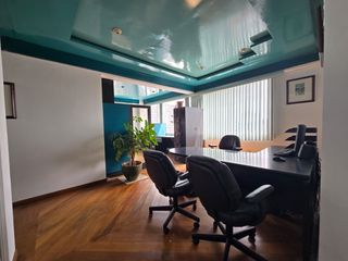 Foto 9 de Renta Oficina Amoblada en Quito Sector Naciones Unidas, Edificio El Tempo, 120m², $700 mensuales incluido alícuota