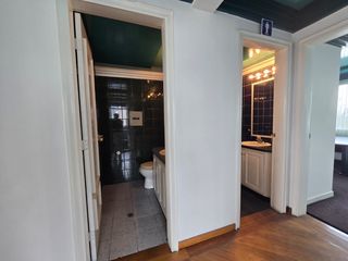 Foto 17 de Renta Oficina Amoblada en Quito Sector Naciones Unidas, Edificio El Tempo, 120m², $700 mensuales incluido alícuota