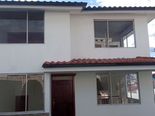 Foto 2 de SE ARRIENDA AMPLIA CASA ESQUINERA EN URBANIZACIÓN DEL EJÉRCITO - CASHAPAMBA - SANGOLQUI - VALLE DE LOS CHILLOS
