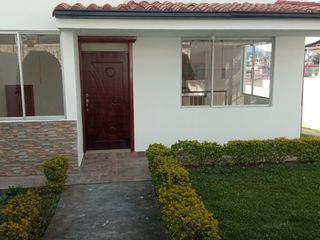 Foto 3 de SE ARRIENDA AMPLIA CASA ESQUINERA EN URBANIZACIÓN DEL EJÉRCITO - CASHAPAMBA - SANGOLQUI - VALLE DE LOS CHILLOS