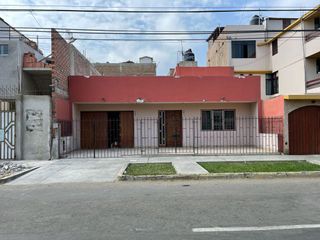 Foto 1 de Vendo Casa a Precio de Terreno + Aires Las Quintanas - Trujillo