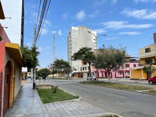 Foto 2 de Vendo Casa a Precio de Terreno + Aires Las Quintanas - Trujillo
