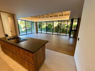 Foto 2 de Venta Lujoso apto Poblado Campestre Medellin