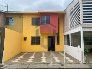 Foto 2 de Casa de 2 plantas en venta - Mucho Lote 1, Guayaquil, Ecuador